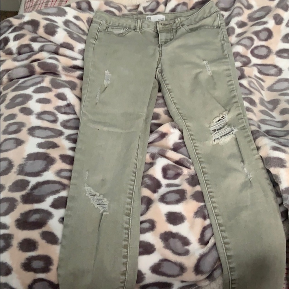 Kids ripped jeans